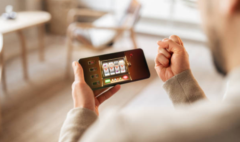 Why More Players Prefer Slot Games On Phones Instead Of Desktop
